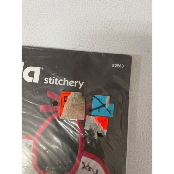 Bucilla Stitchery Baby Bears Set Of 2 Bibs Merry Christmas 9.5" x 11" NOS - Picture 5 of 5